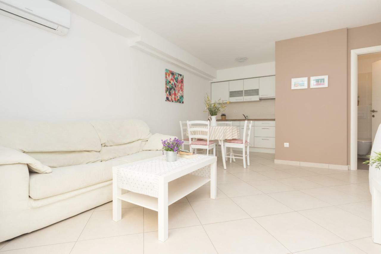 Alpeza Apartments Bol Bagian luar foto