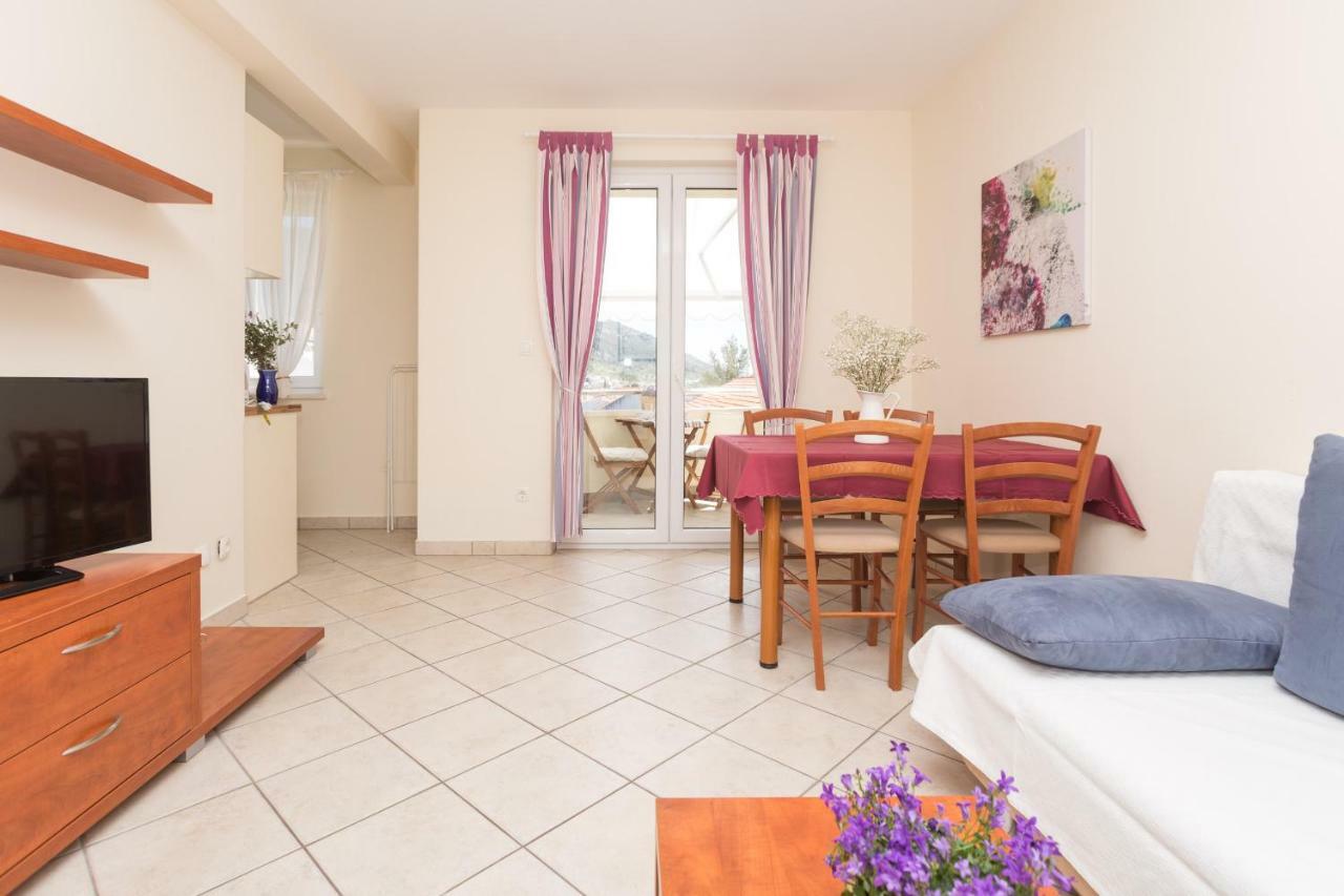 Alpeza Apartments Bol Bagian luar foto