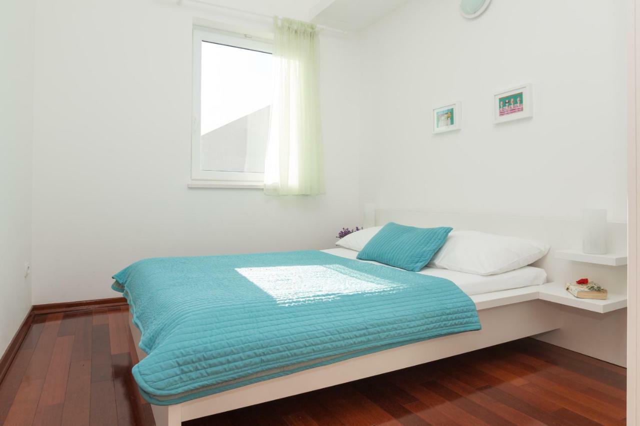 Alpeza Apartments Bol Bagian luar foto