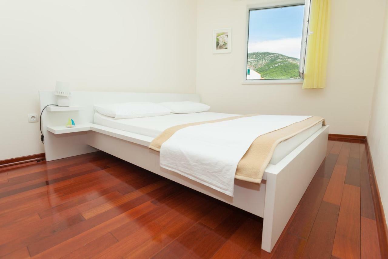 Alpeza Apartments Bol Bagian luar foto