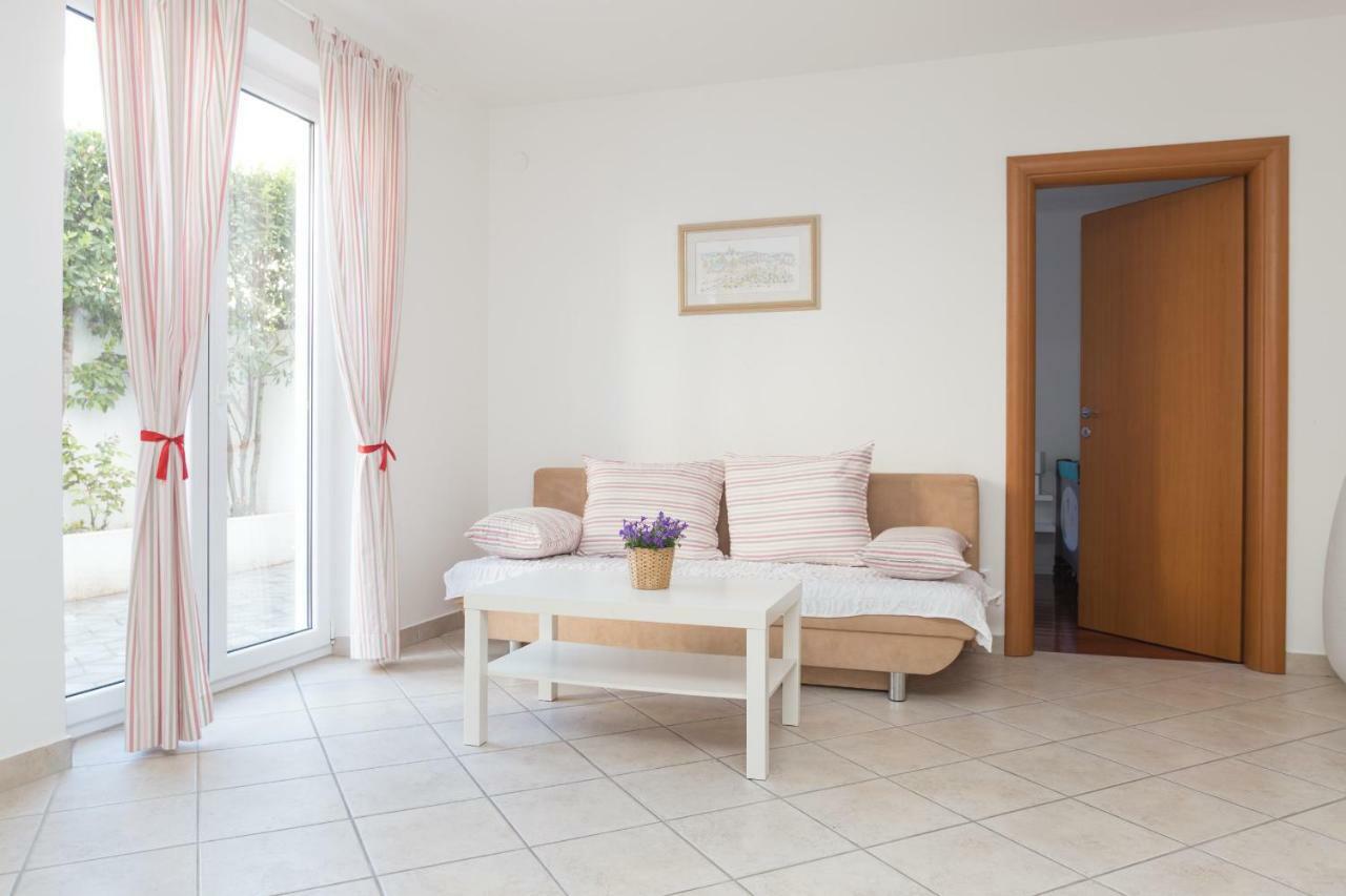 Alpeza Apartments Bol Bagian luar foto