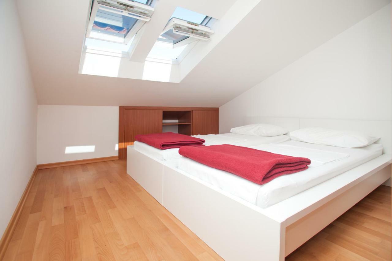 Alpeza Apartments Bol Bagian luar foto